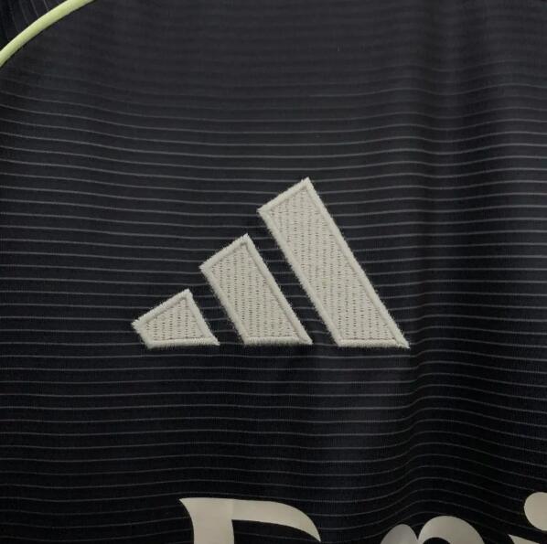 Real Madrid 25/26 - Away Kit (Fan)