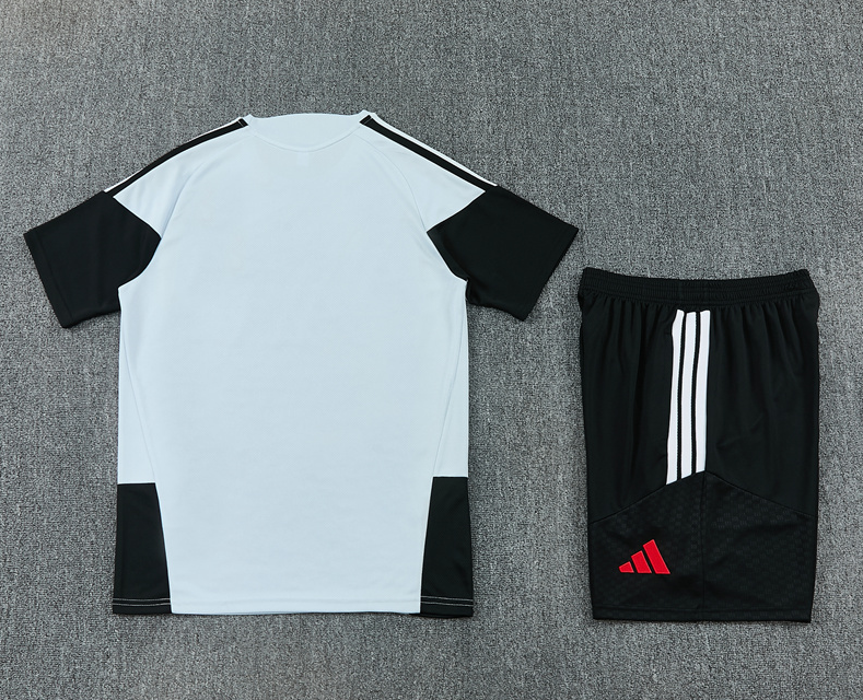 Liverpool 26/27 - Tracksuit