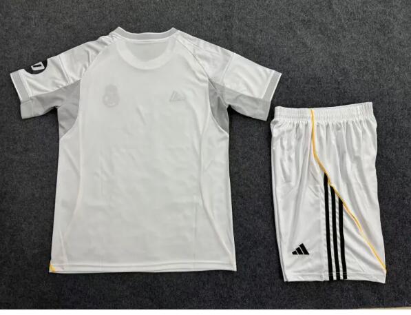 Real Madrid 25/26 - Home Kit (Jersey + Shorts)
