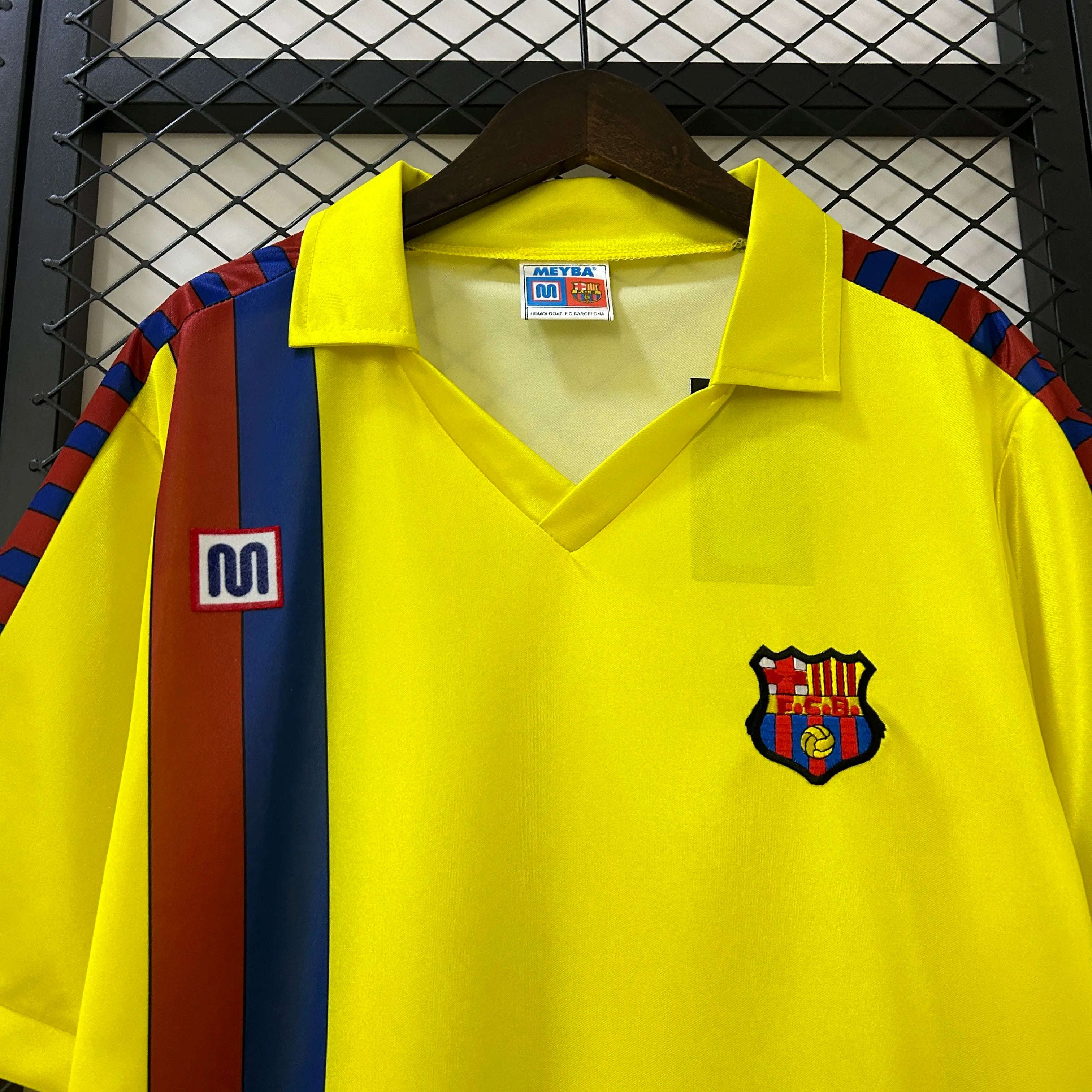 82/84 Barcelona Retro - Away Kit