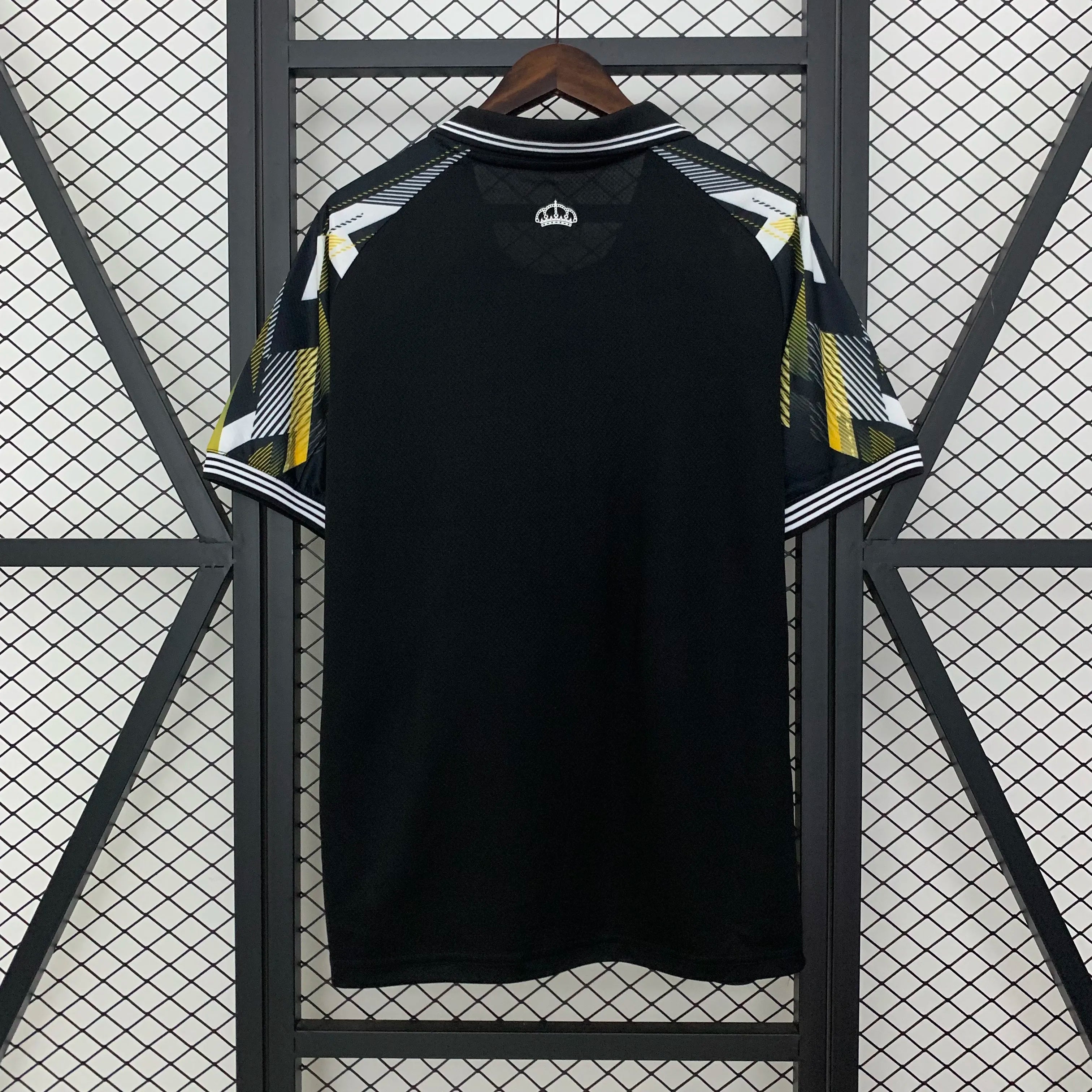 25/26 Real Madrid Black Retro - Concept Kit