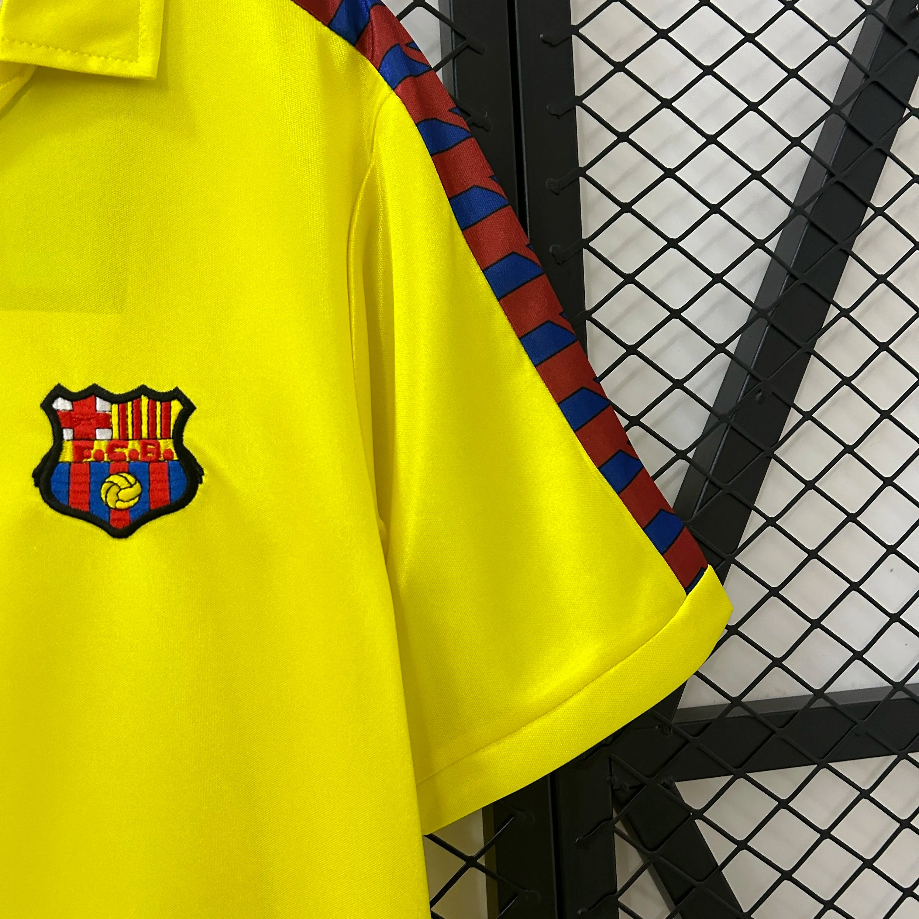82/84 Barcelona Retro - Away Kit