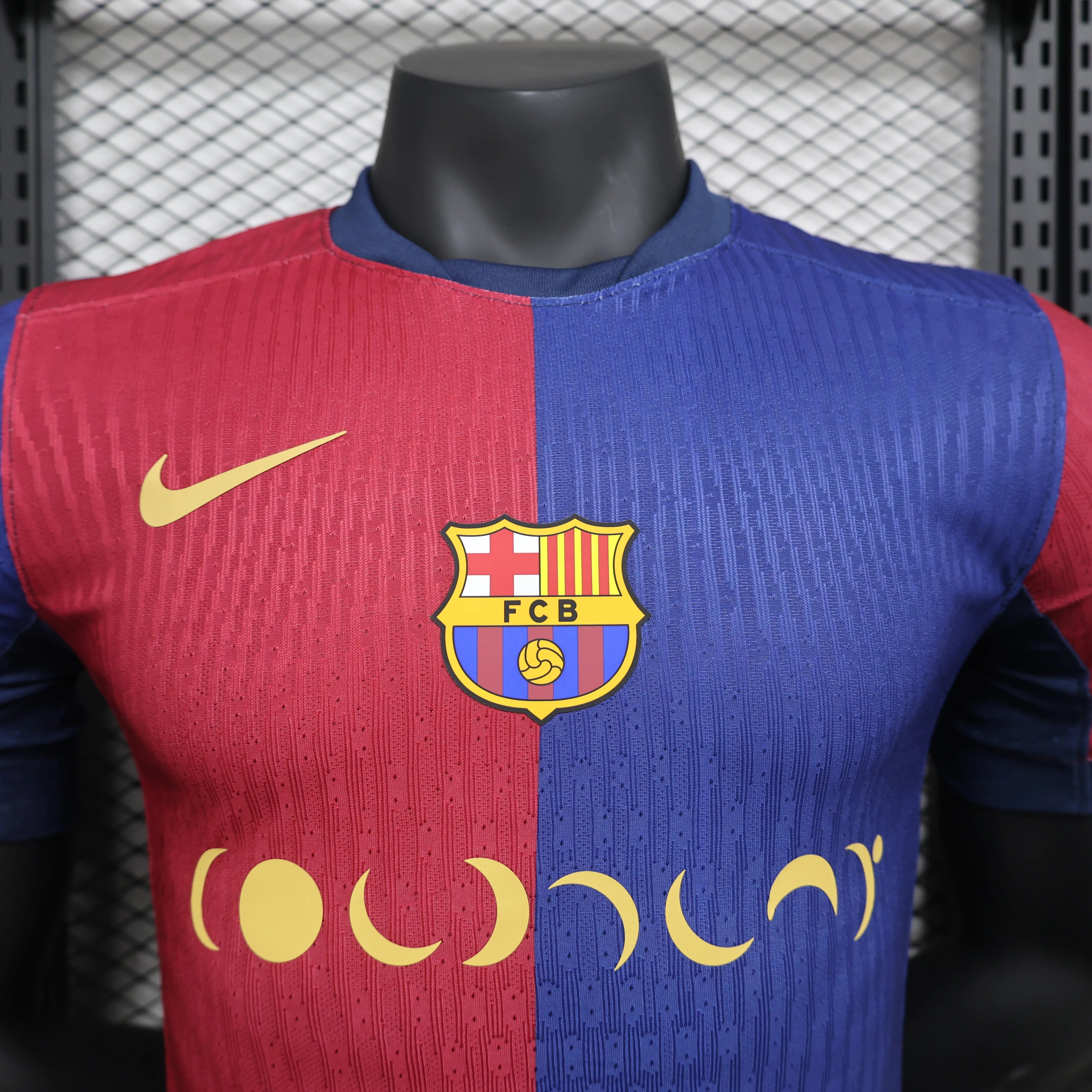 24/25 Barcelona x Coldplay Retro Player's Edition - Home Kit