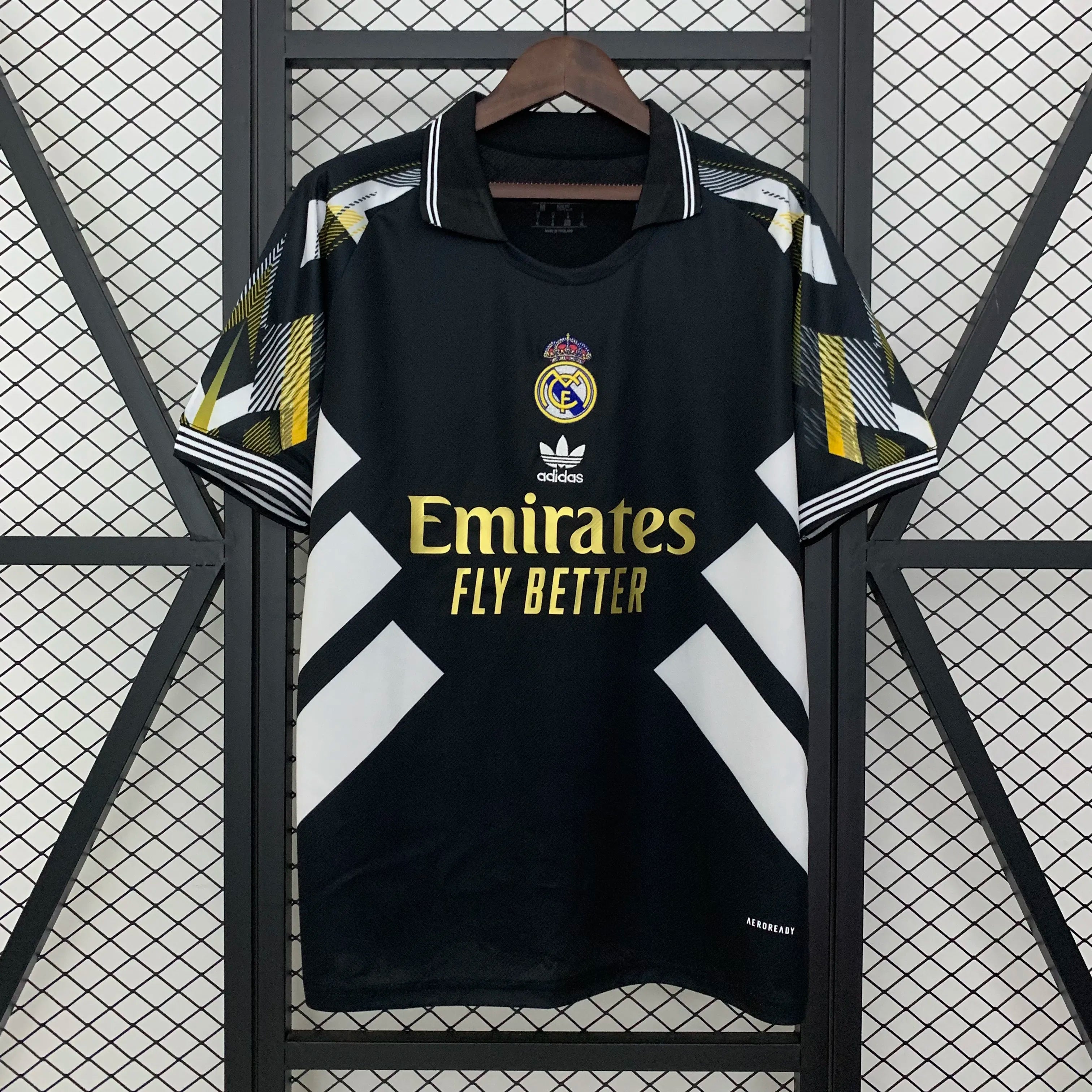 25/26 Real Madrid Black Retro - Concept Kit