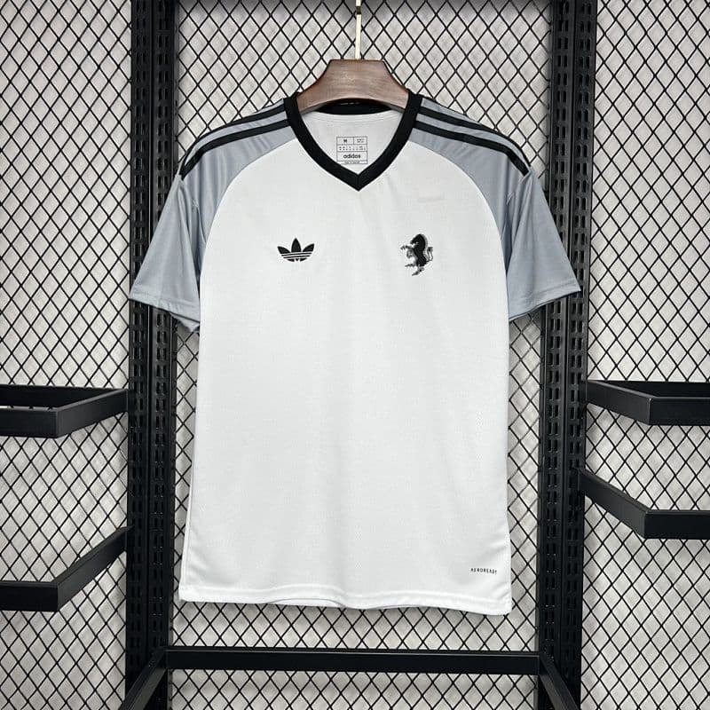 Juventus Pre-Match Jersey 2024/25