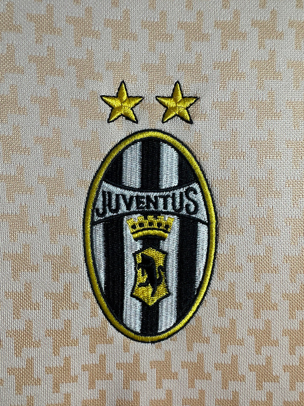 Juventus 2003-04 Retro - Away