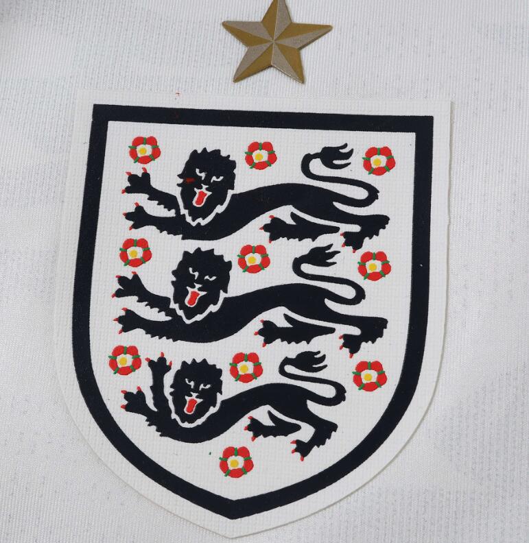 England 2026 World Cup - Home Women's Cropped Vest (Fan)