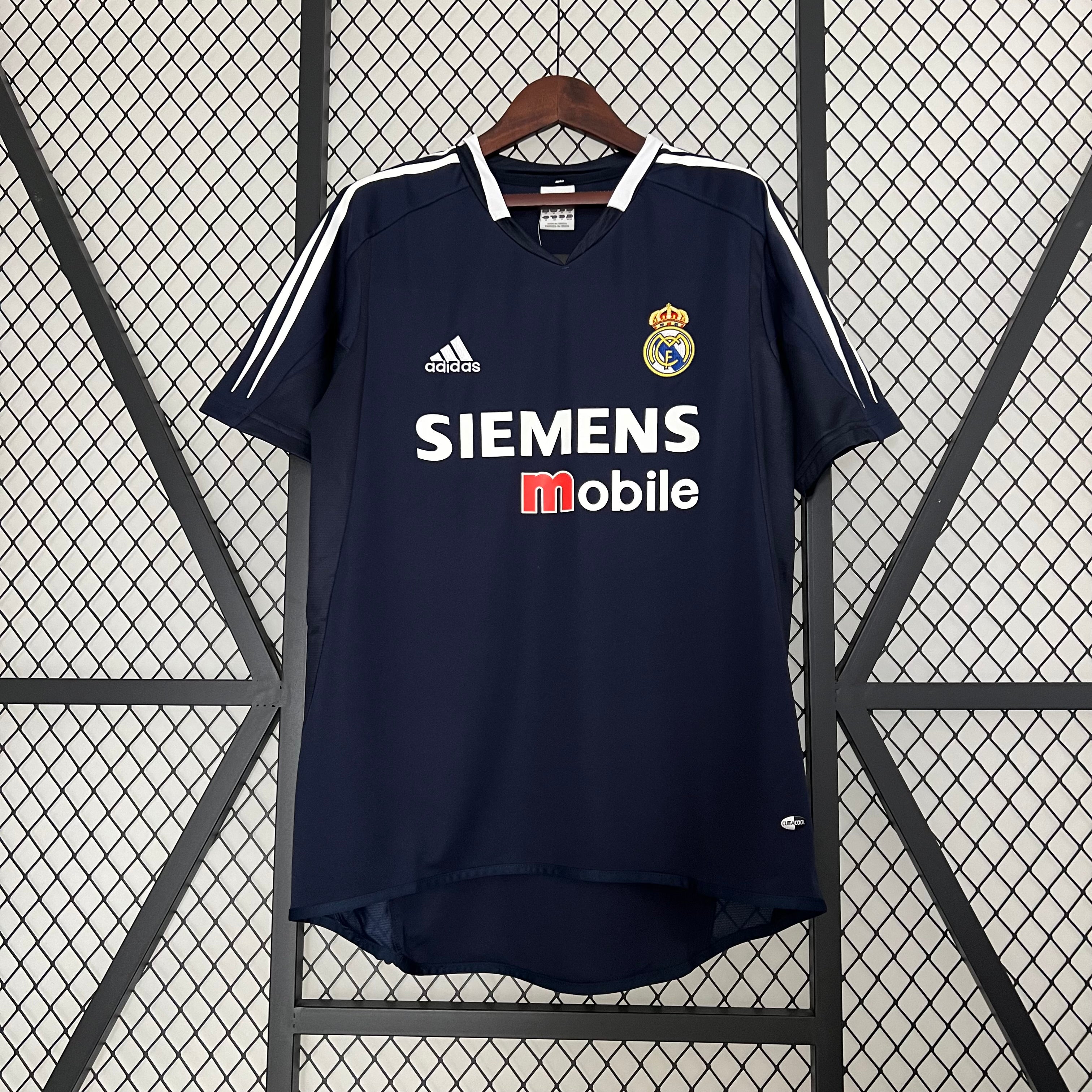 04/05 Real Madrid Retro - Away Kit