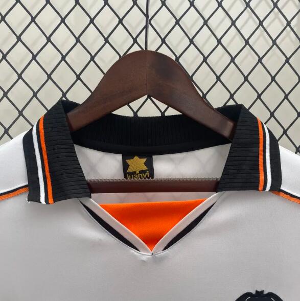 Valencia 1999-00 Retro - Home