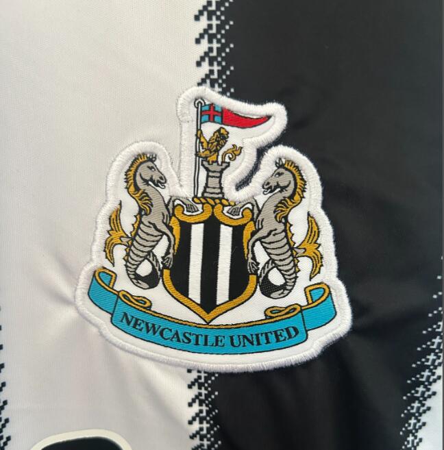 Newcastle United 25/26 - Home Kit (Fan)
