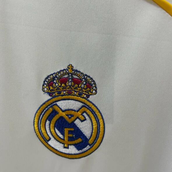 Real Madrid 25/26 - Home Kit (Fan)