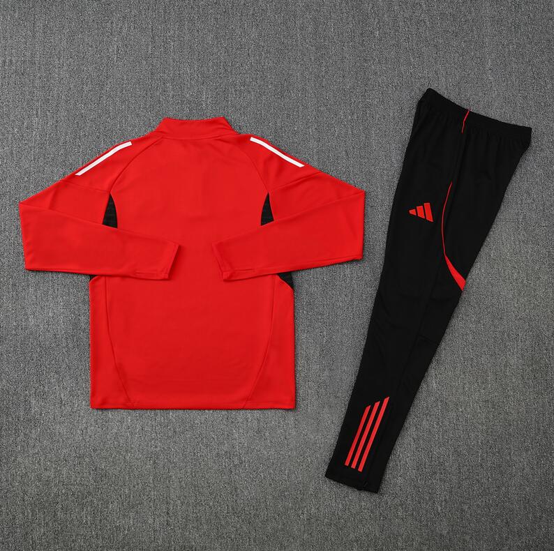 Manchester United 25/26 - Tracksuit (Half-Zip)