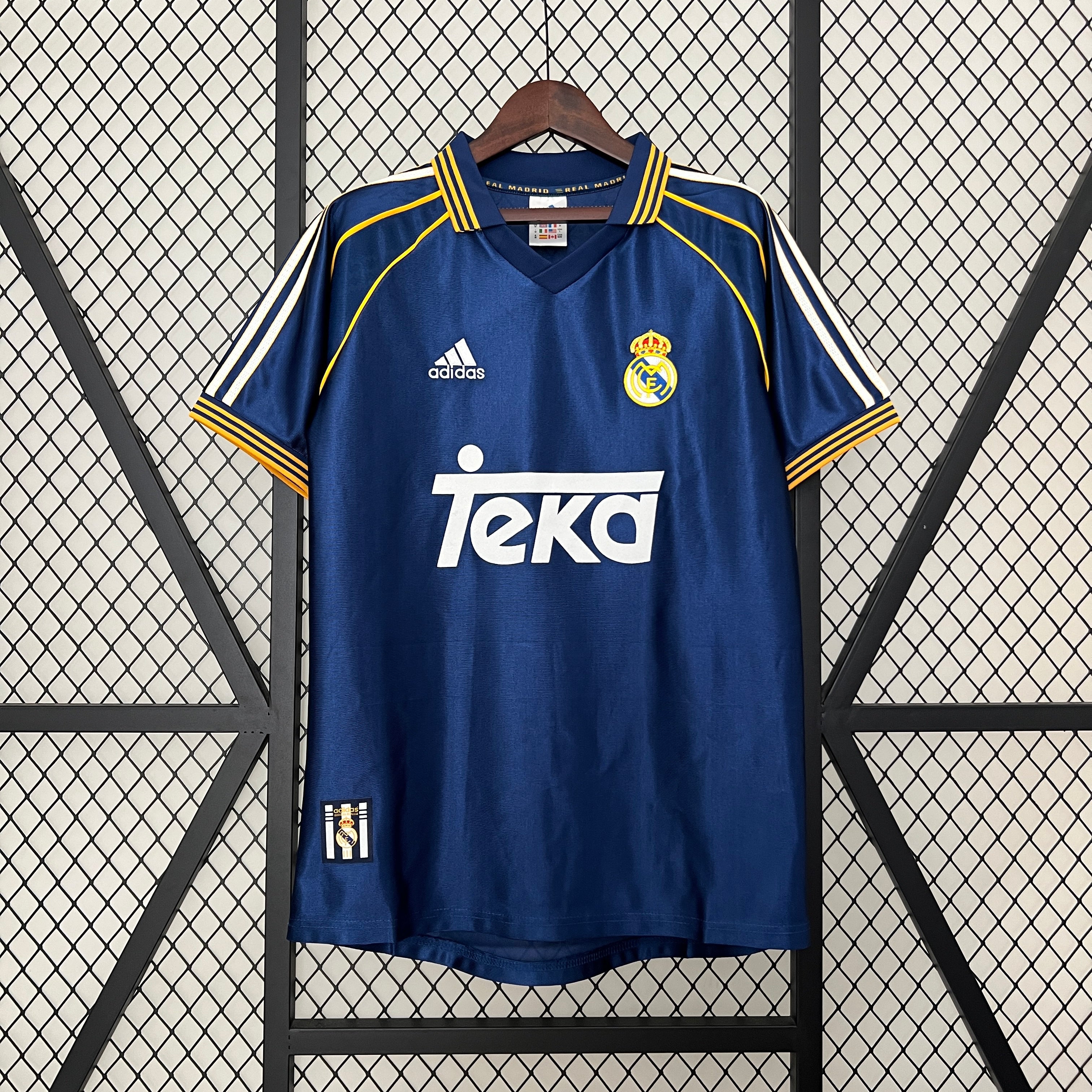 98/00 Real Madrid Retro - Third Kit