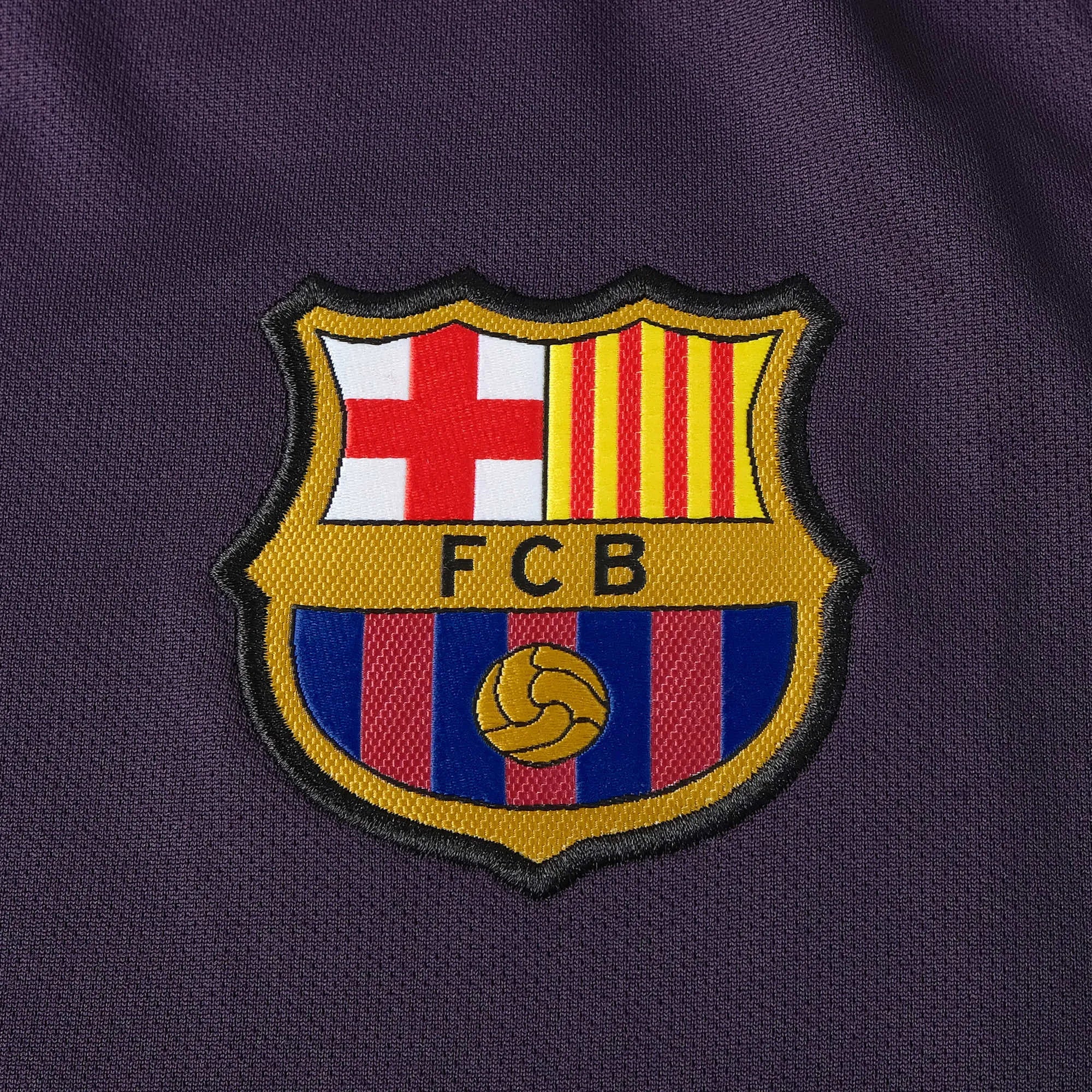16/17 Barcelona Retro - Away Kit