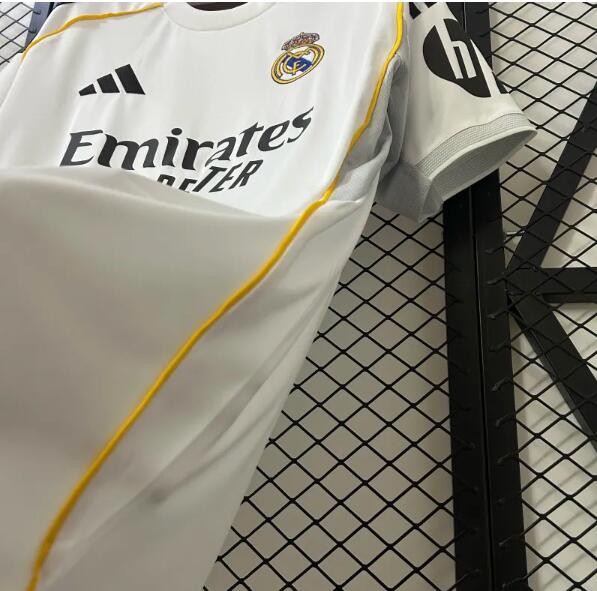 Real Madrid 25/26 - Home Kit (Fan)