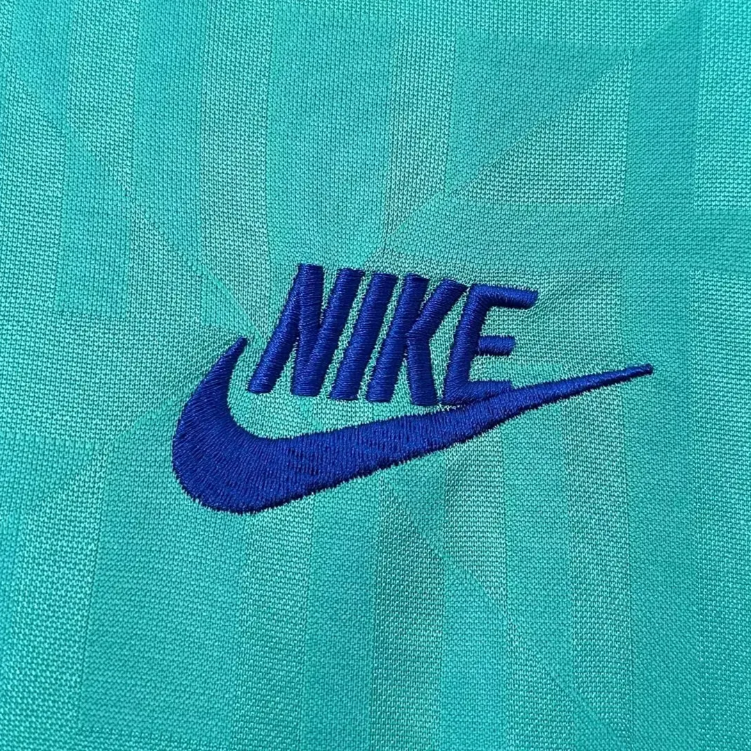 19/20 Barcelona Retro - Away Kit