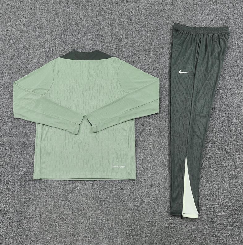 Chelsea 25/26 - Tracksuit (Pale Green)