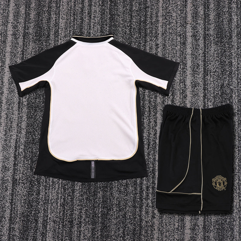 Manchester United 2001-02 Retro - Home Kids Kit