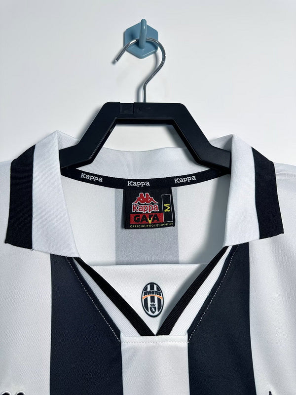 Juventus 1995-97 Retro - Home