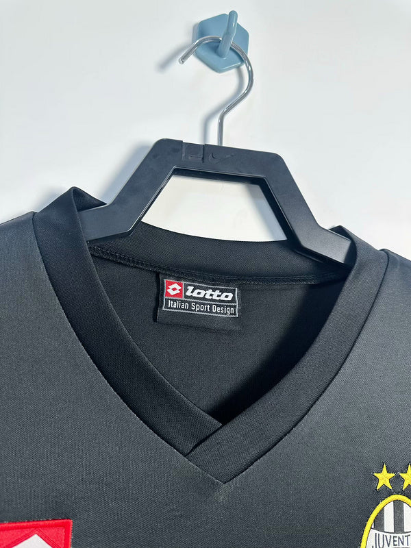 Juventus 2001-02 Retro - Away