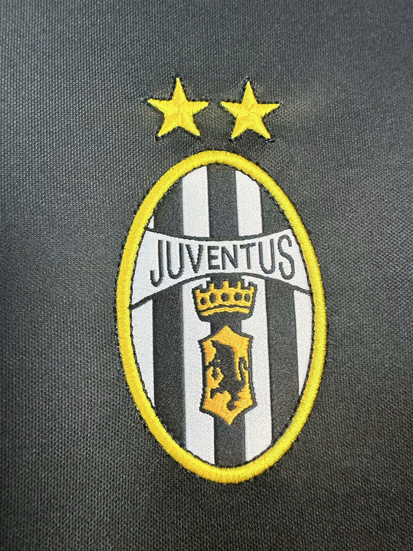 Juventus 2001-02 Retro - Away