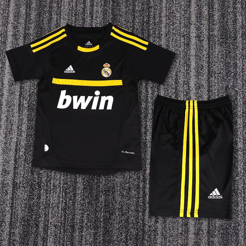 Real Madrid 2011-12 Retro - Goalkeeper Kids Kit