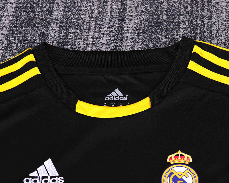 Real Madrid 2011-12 Retro - Goalkeeper Kids Kit