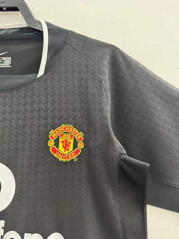 Manchester United 2003-04 Retro - Away