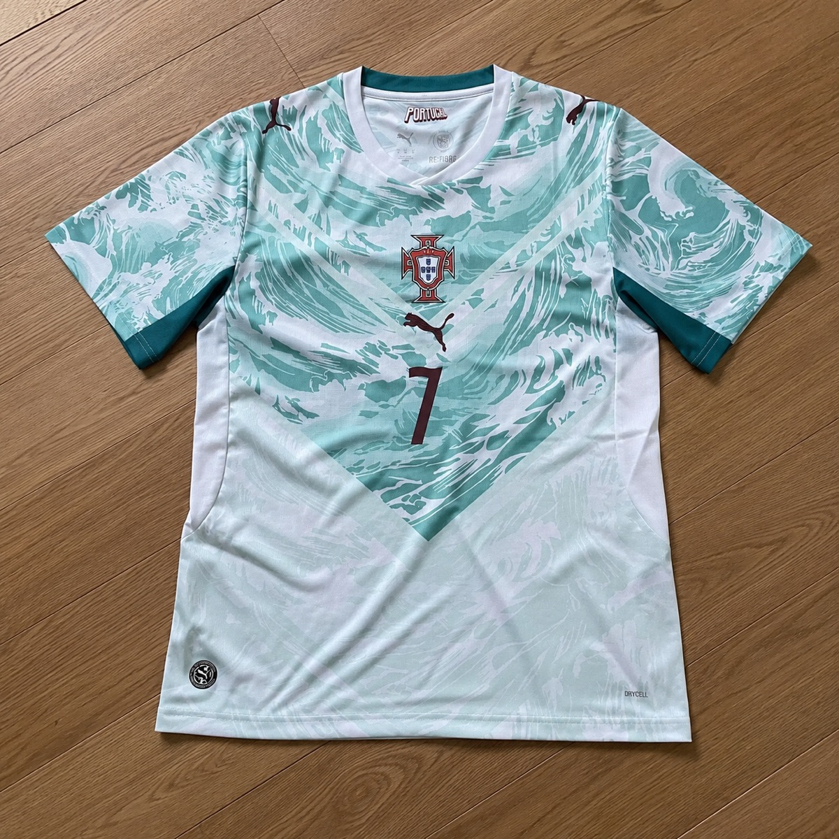 Maillot du Portugal extérieur 2026 reçu par un client
