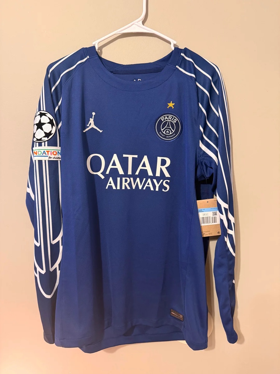 Maillot Paris Saint-Germain manches longues reçu par un client